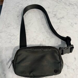 Lululemon green camo belt bag like new